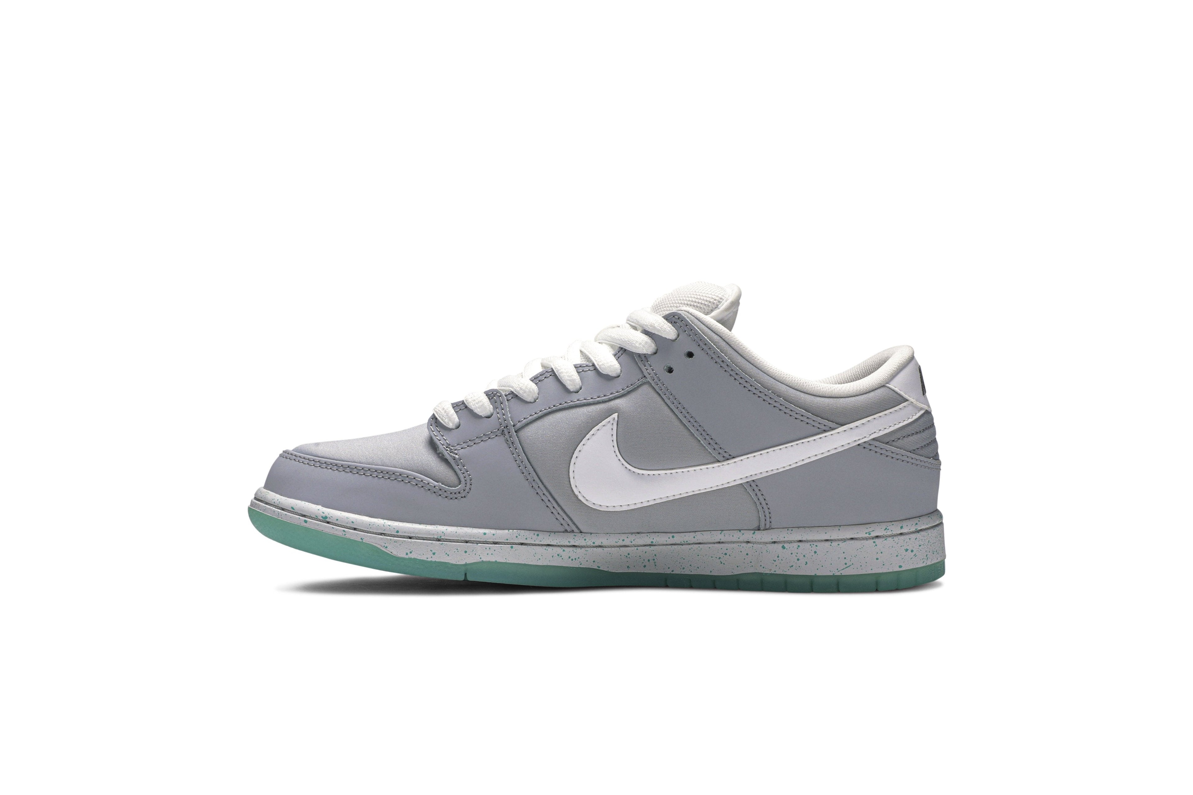 SB Dunk Low &