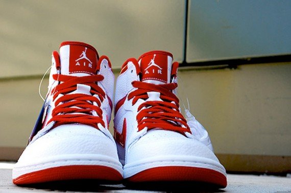Air Jordan 1 Retro High &