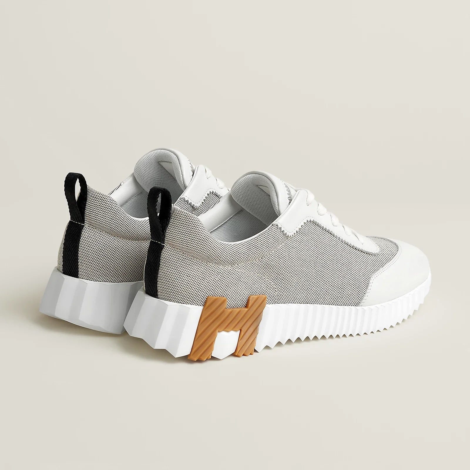 Bouncing sneaker