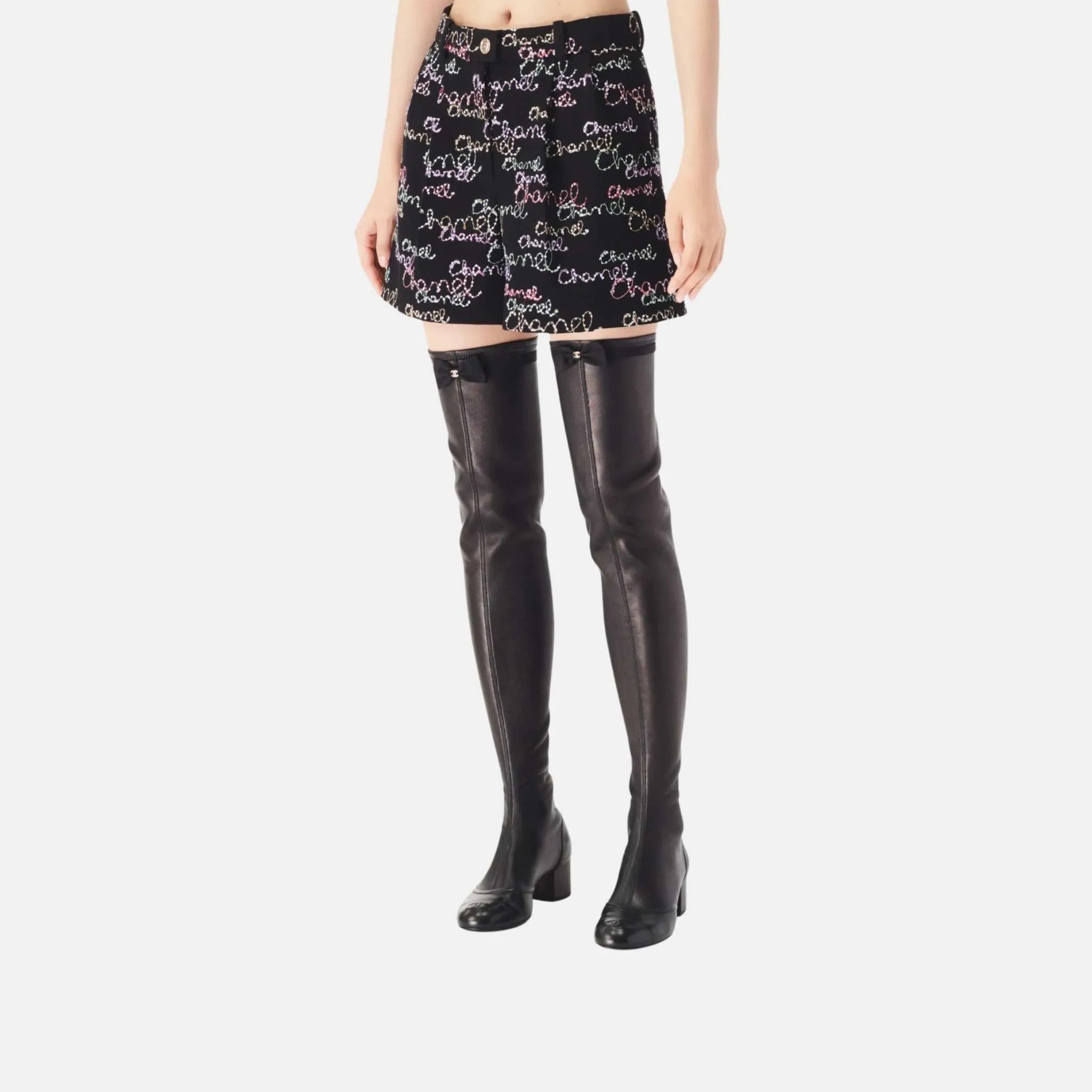 Shorts in Embroidered Wool Crepe
