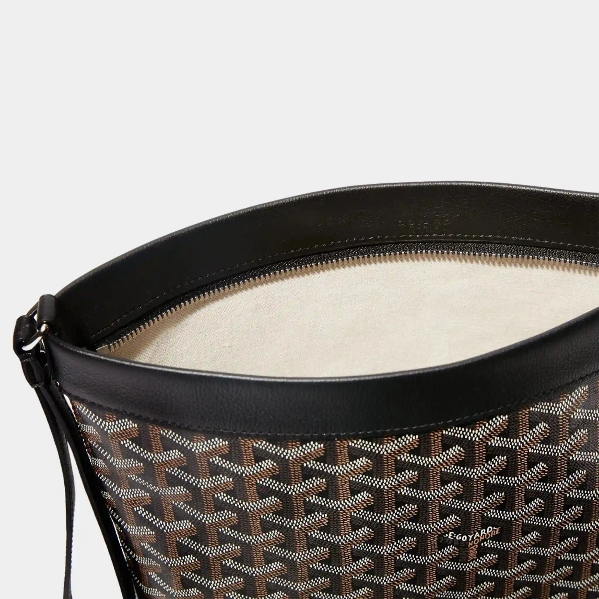 Conti Pouch