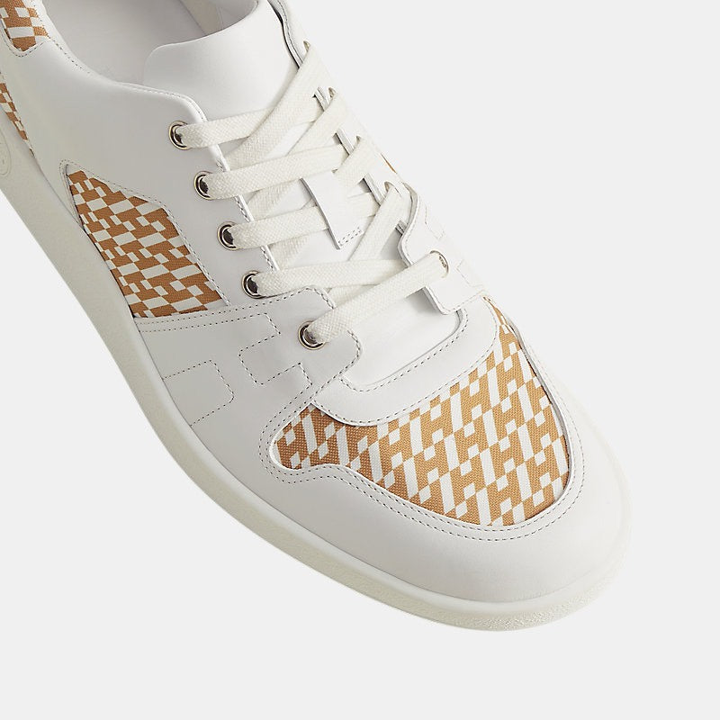 Free sneaker