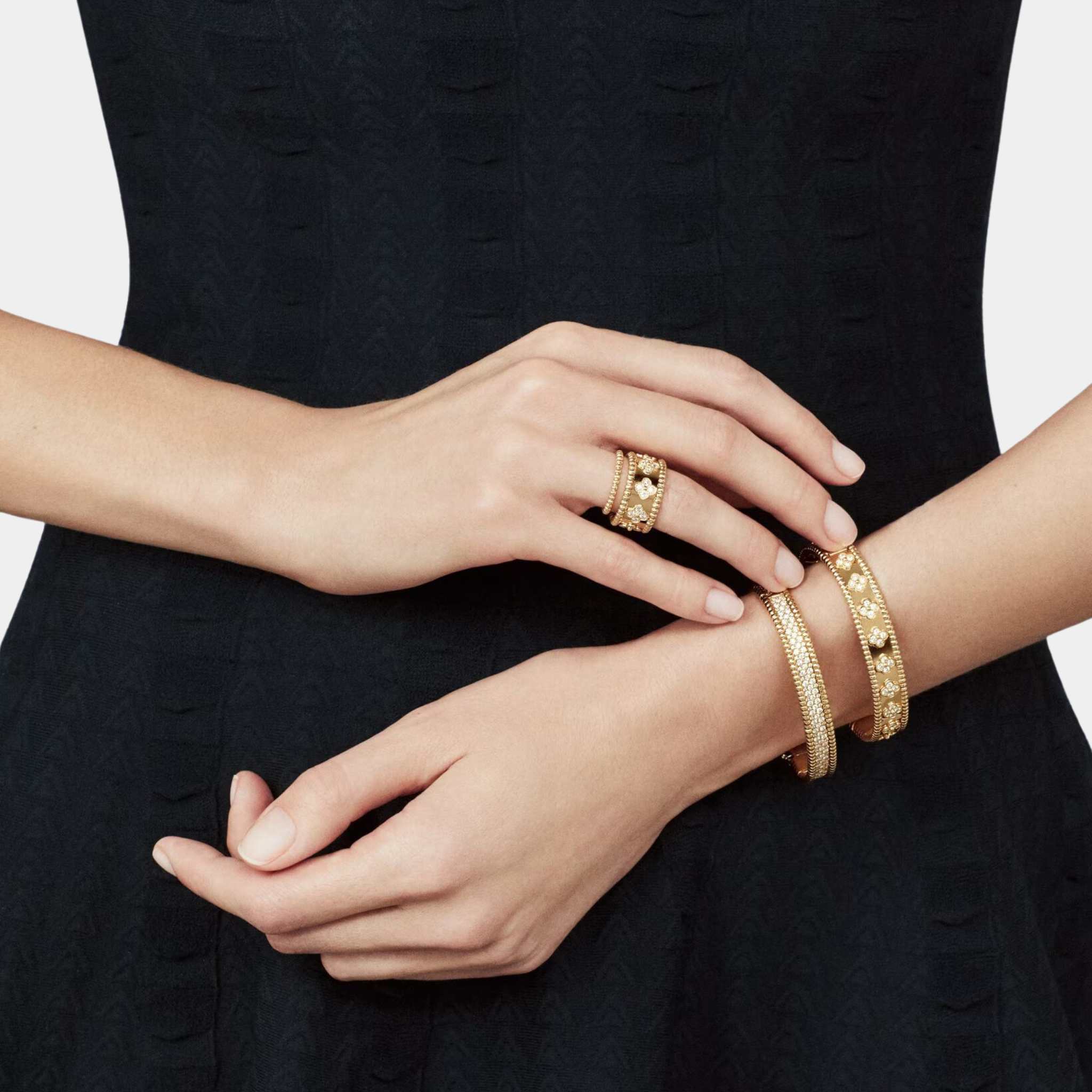 Perlée Clovers Bracelet Medium Model Yellow Gold Diamond