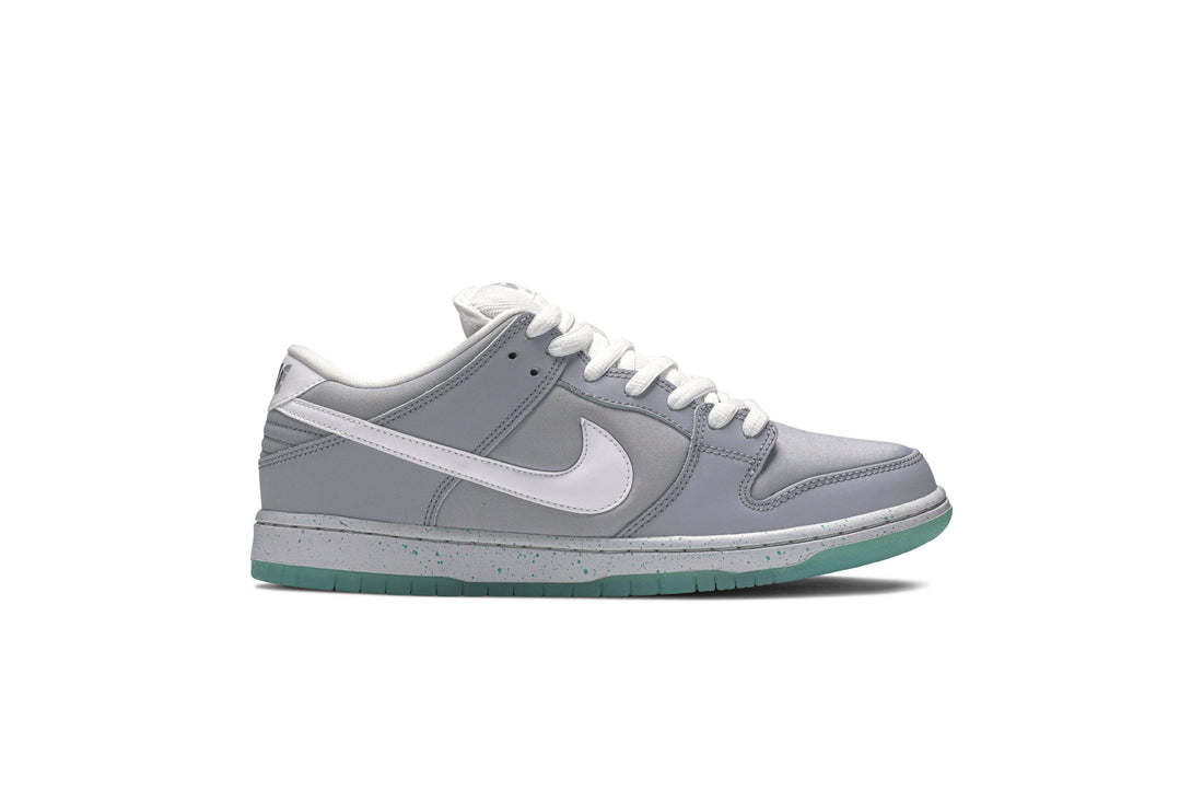 SB Dunk Low &