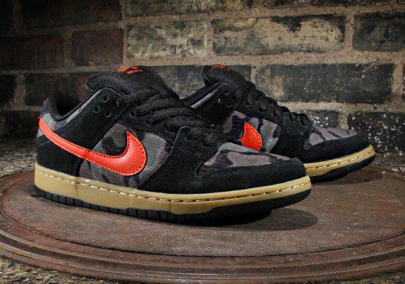 SB Dunk Low Premium &
