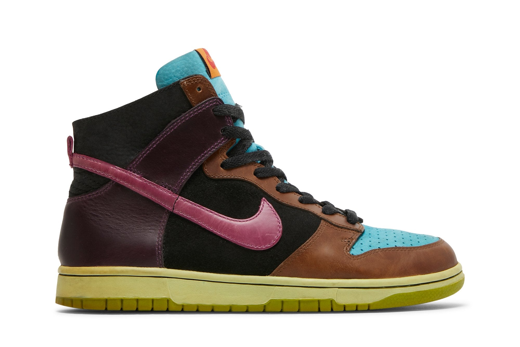 Undefeated x Dunk High NL