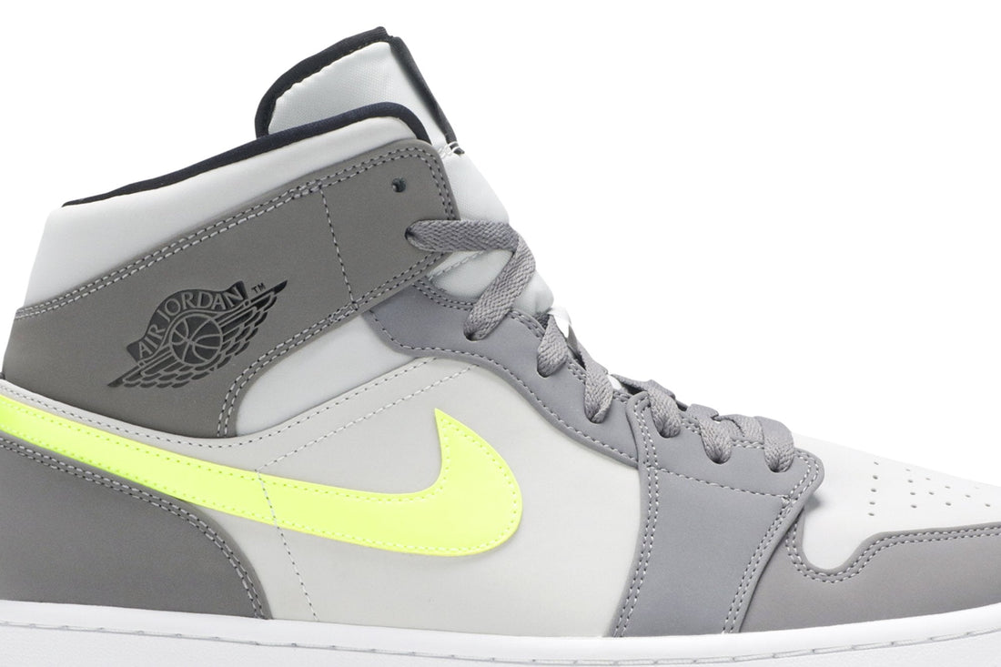 Air Jordan 1 Mid &