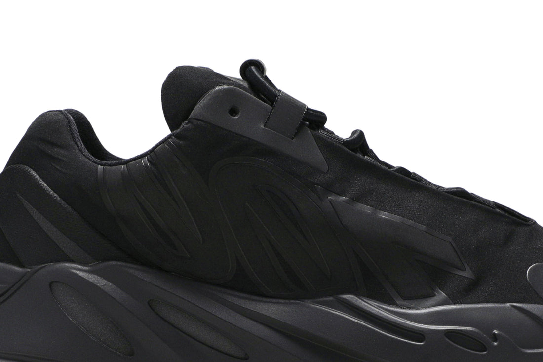 Yeezy Boost 700 MNVN &