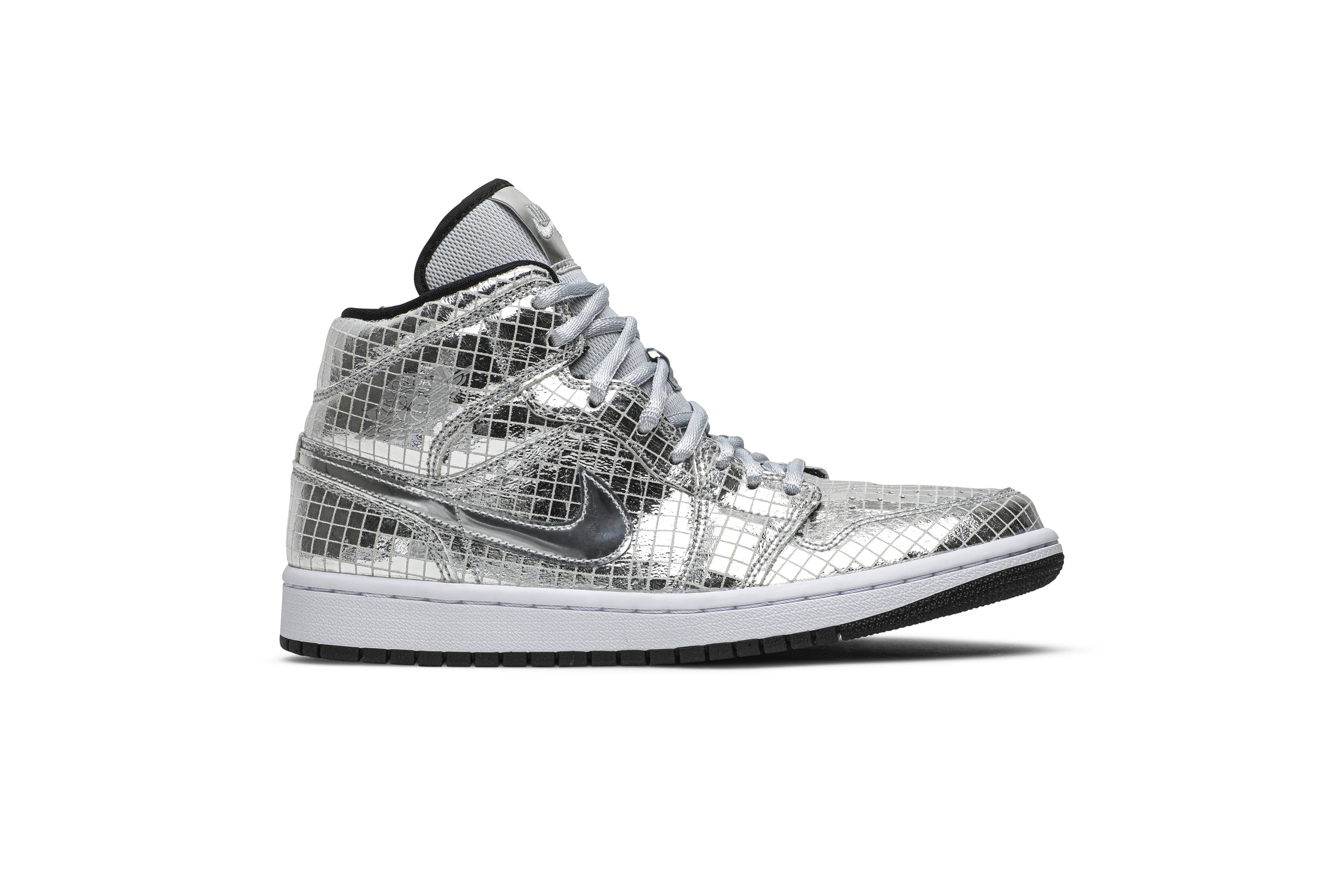Wmns Air Jordan 1 Mid &