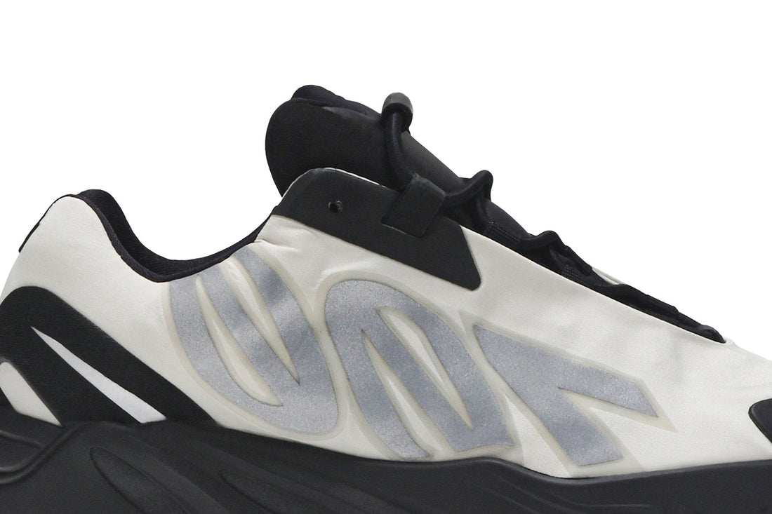 Yeezy Boost 700 MNVN Kids &