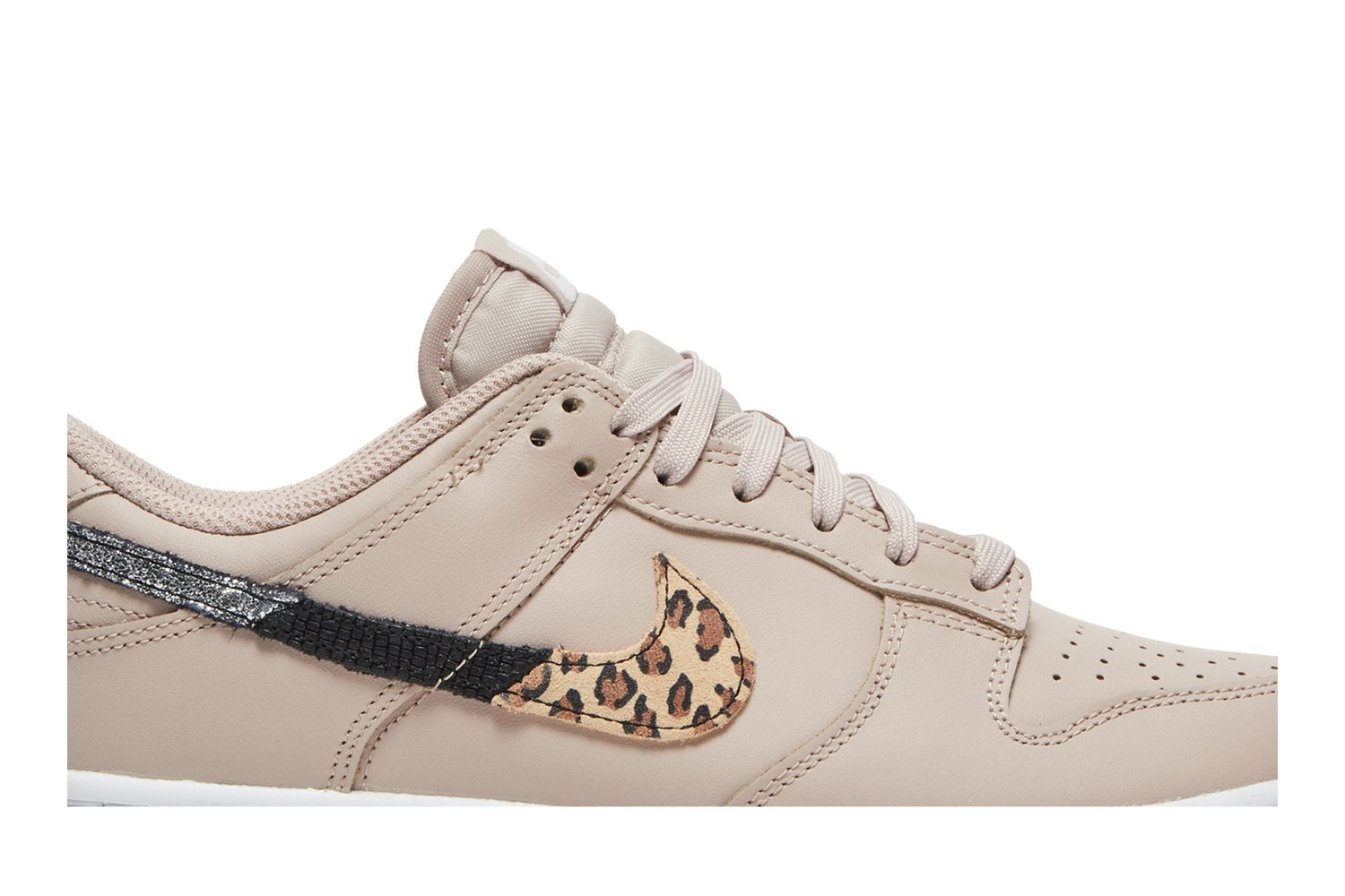 Wmns Dunk Low SE &