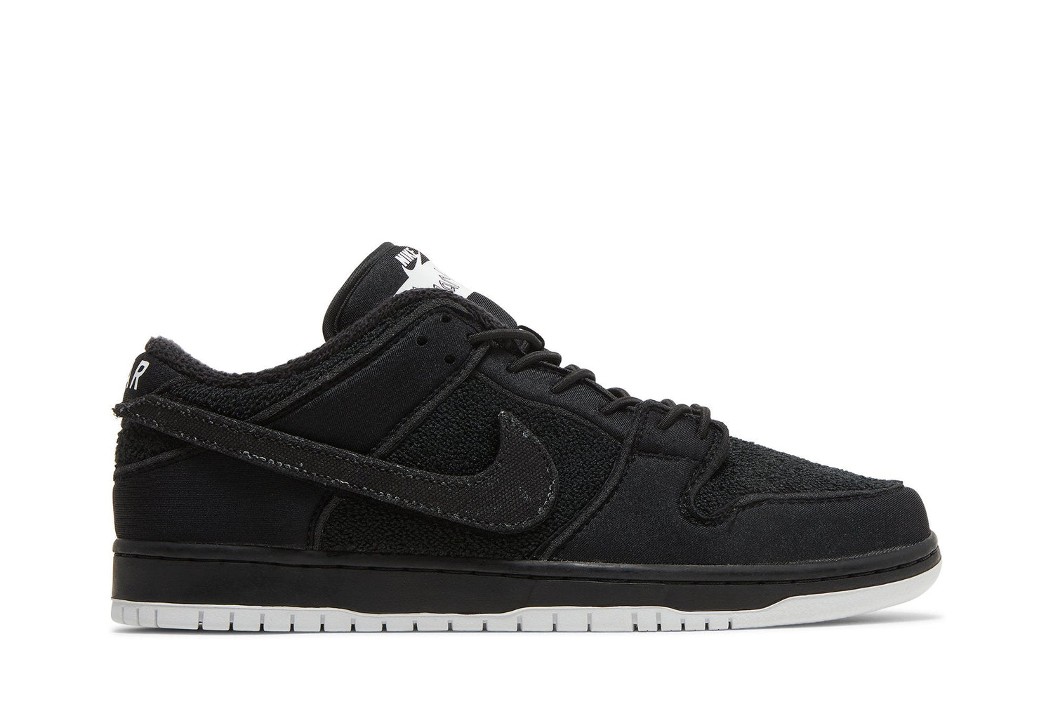 Gnarhunters x Dunk Low SB &
