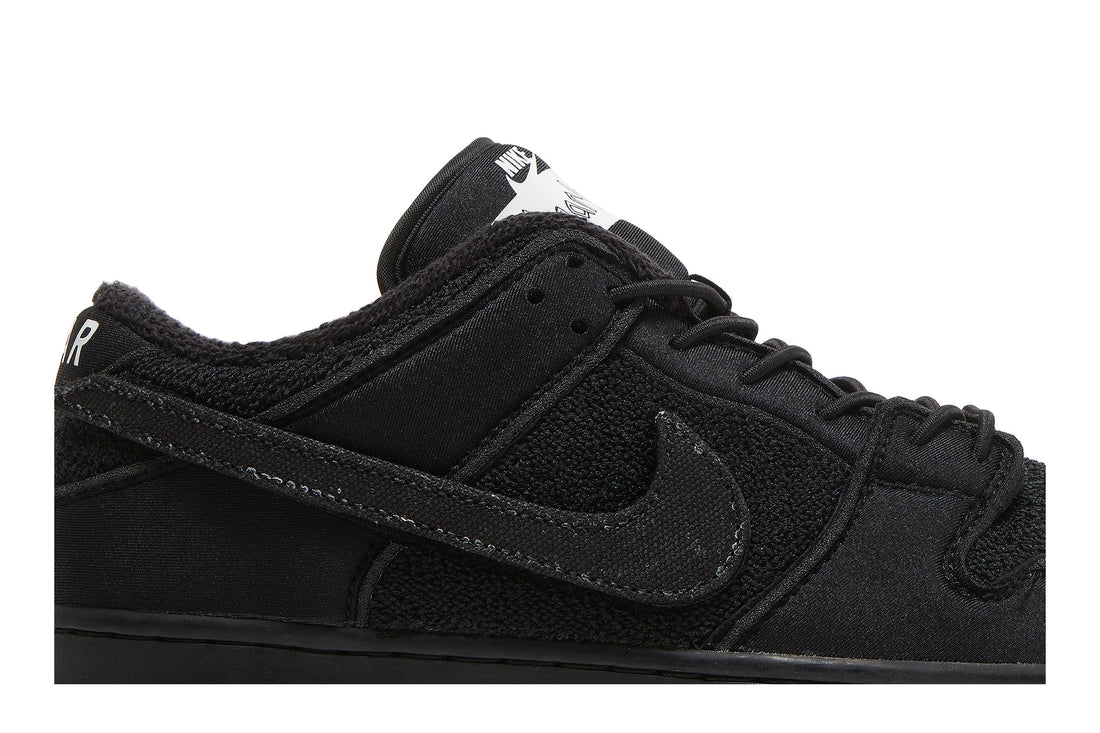 Gnarhunters x Dunk Low SB &