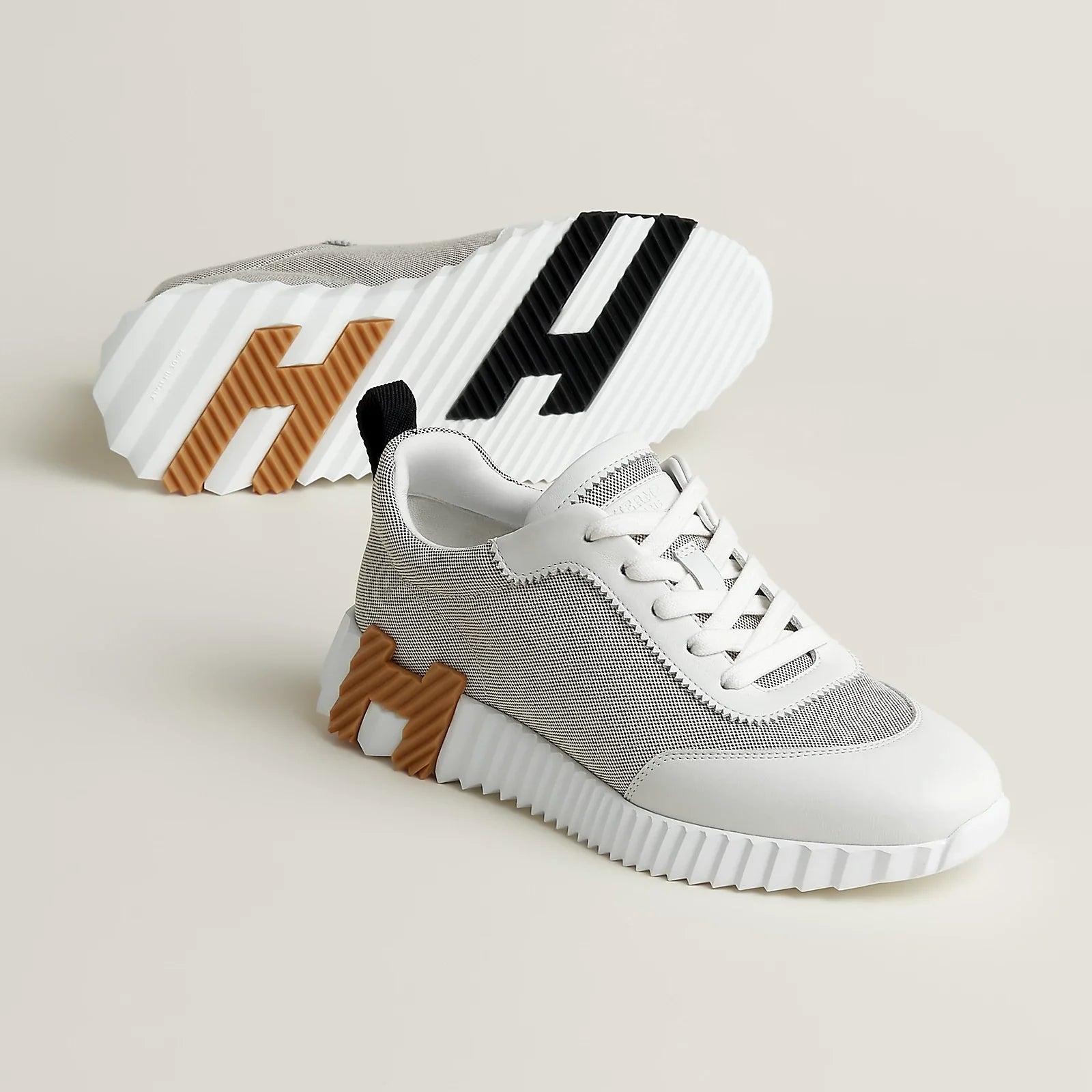 Bouncing sneaker