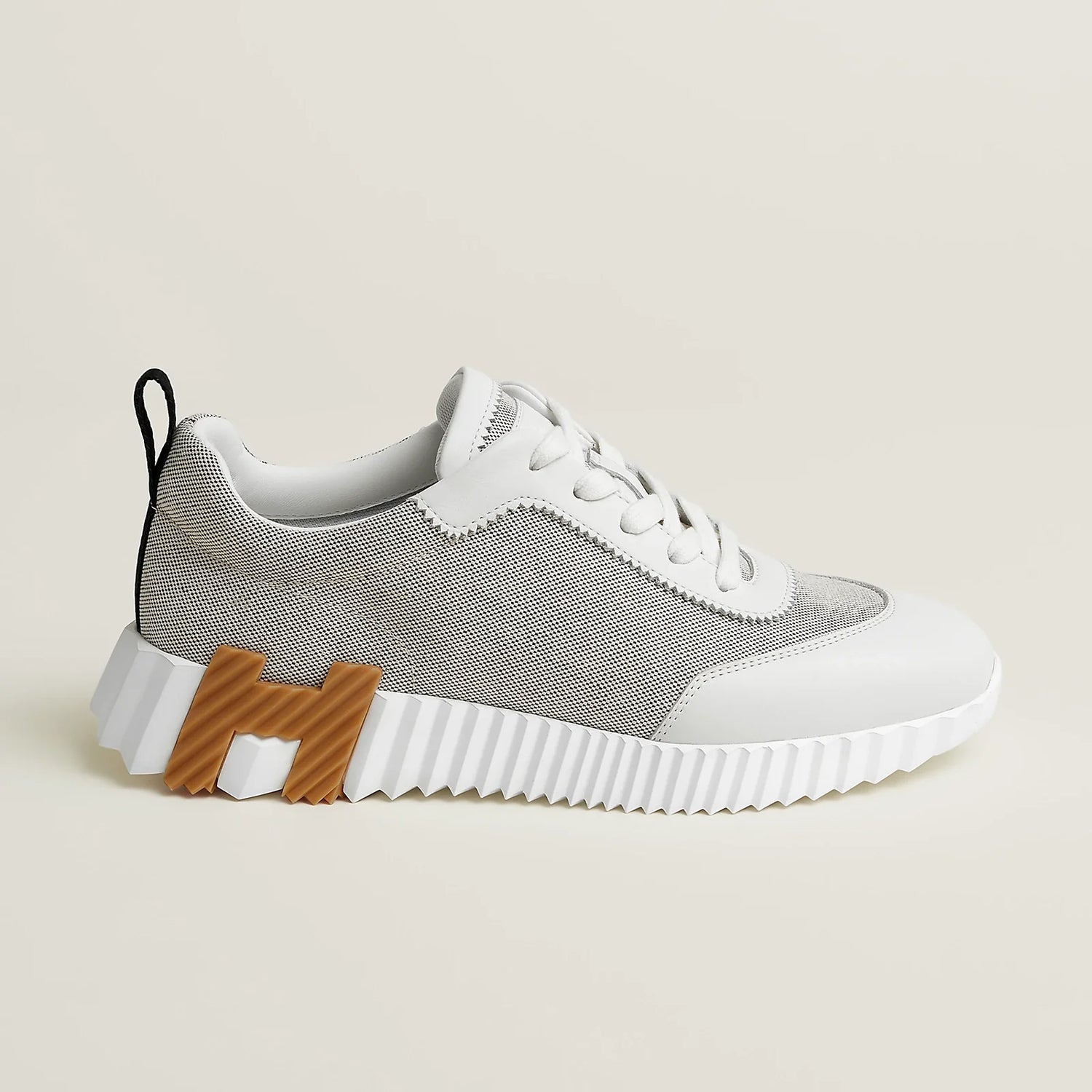 Bouncing sneaker