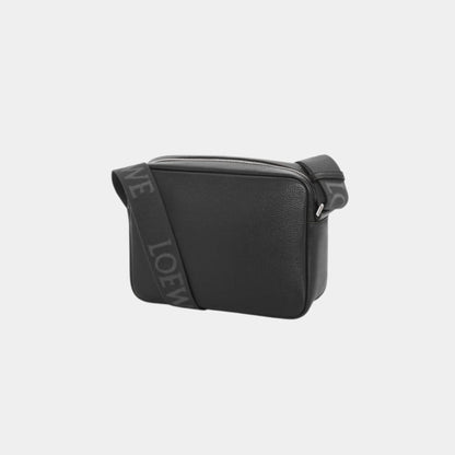 Medium Pebble Messenger Bag In Supple Grained Calfskin