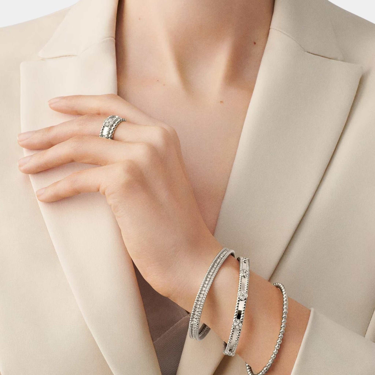 Perlée Sweet Clovers Bracelet Medium Model White Gold Diamond