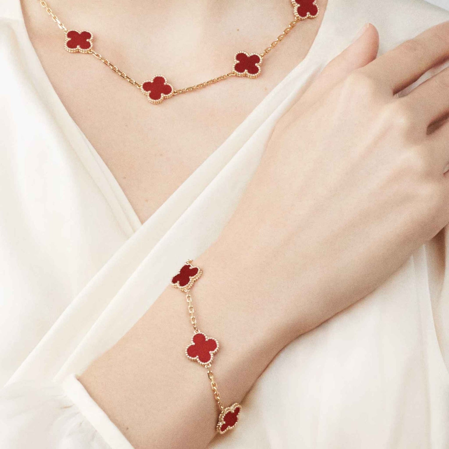 Alhambra Vintage Gold Motifs Bracelet Carnelian